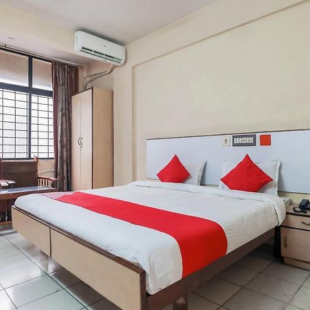 Oyo Hotel Hindustan Deluxe Мангалор Экстерьер фото